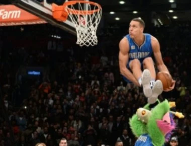 Οι ηττημένοι που «τρέλαναν» κόσμο σε διαγωνισμό καρφωμάτων! (βίντεο)